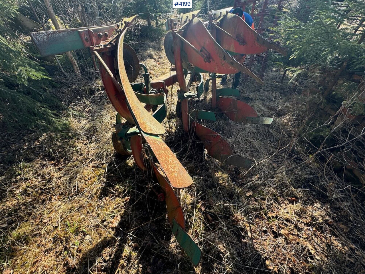 Kverneland 3-furrow reversible plow - Техника для обработки почвы: фото 1 Kverneland 3-furrow reversible plow - Техника для обработки почвы: фото 1
