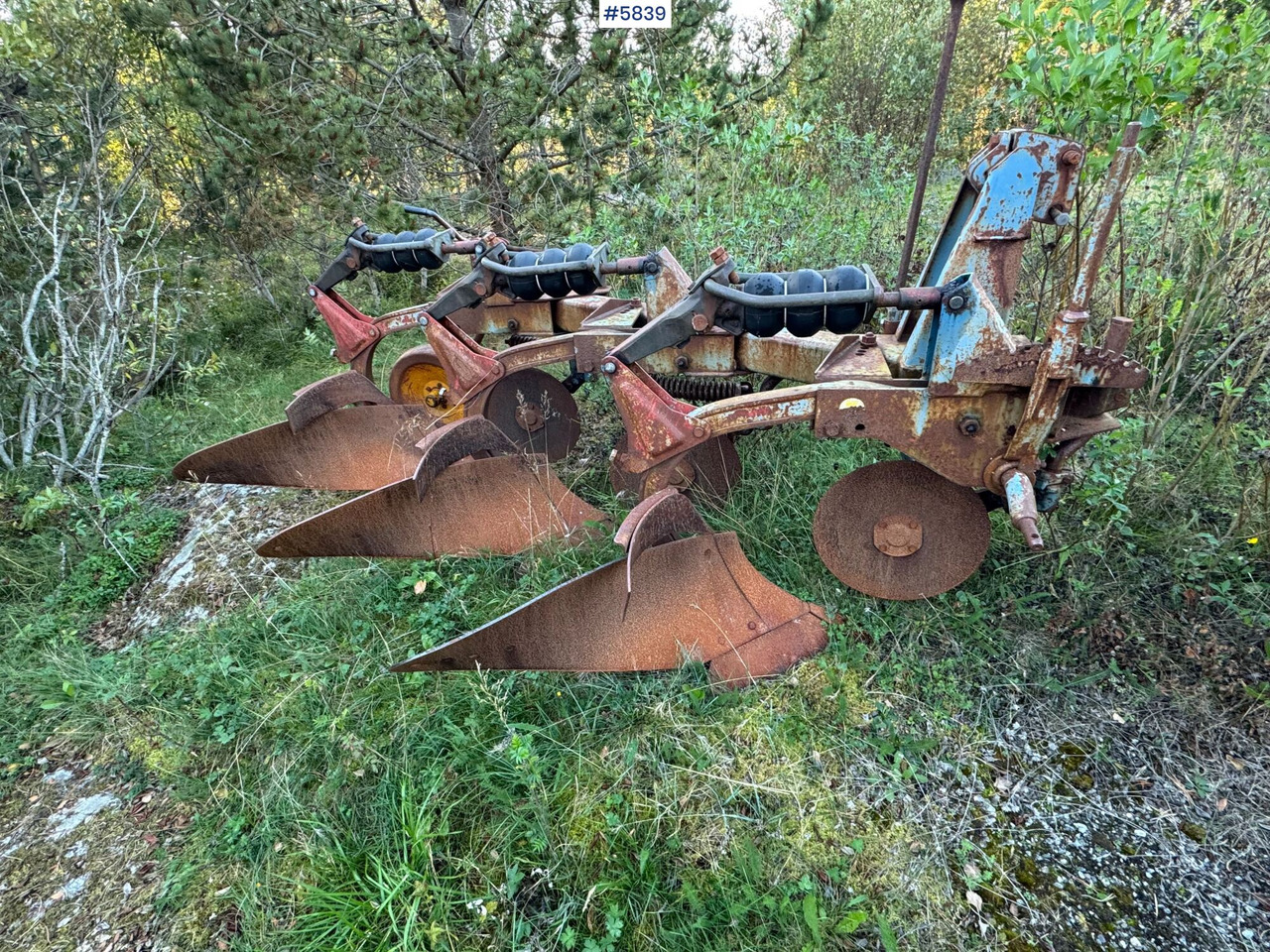 Øverum 3-furrow plow - Техника для обработки почвы: фото 1 Øverum 3-furrow plow - Техника для обработки почвы: фото 1