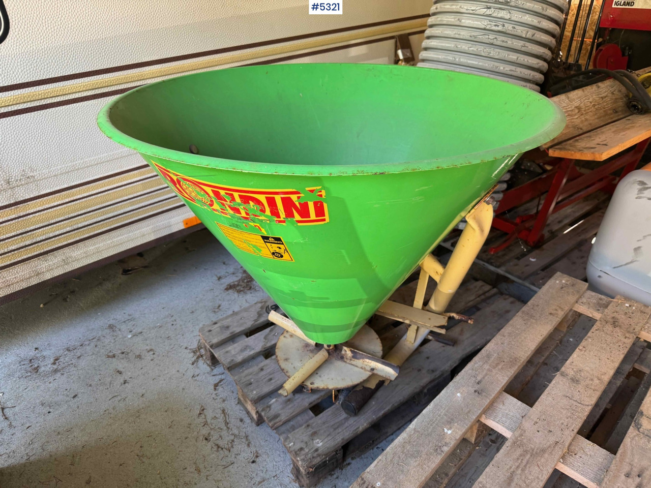 Rondini fertilizer spreader - Разбрасыватель удобрений: фото 1 Rondini fertilizer spreader - Разбрасыватель удобрений: фото 1