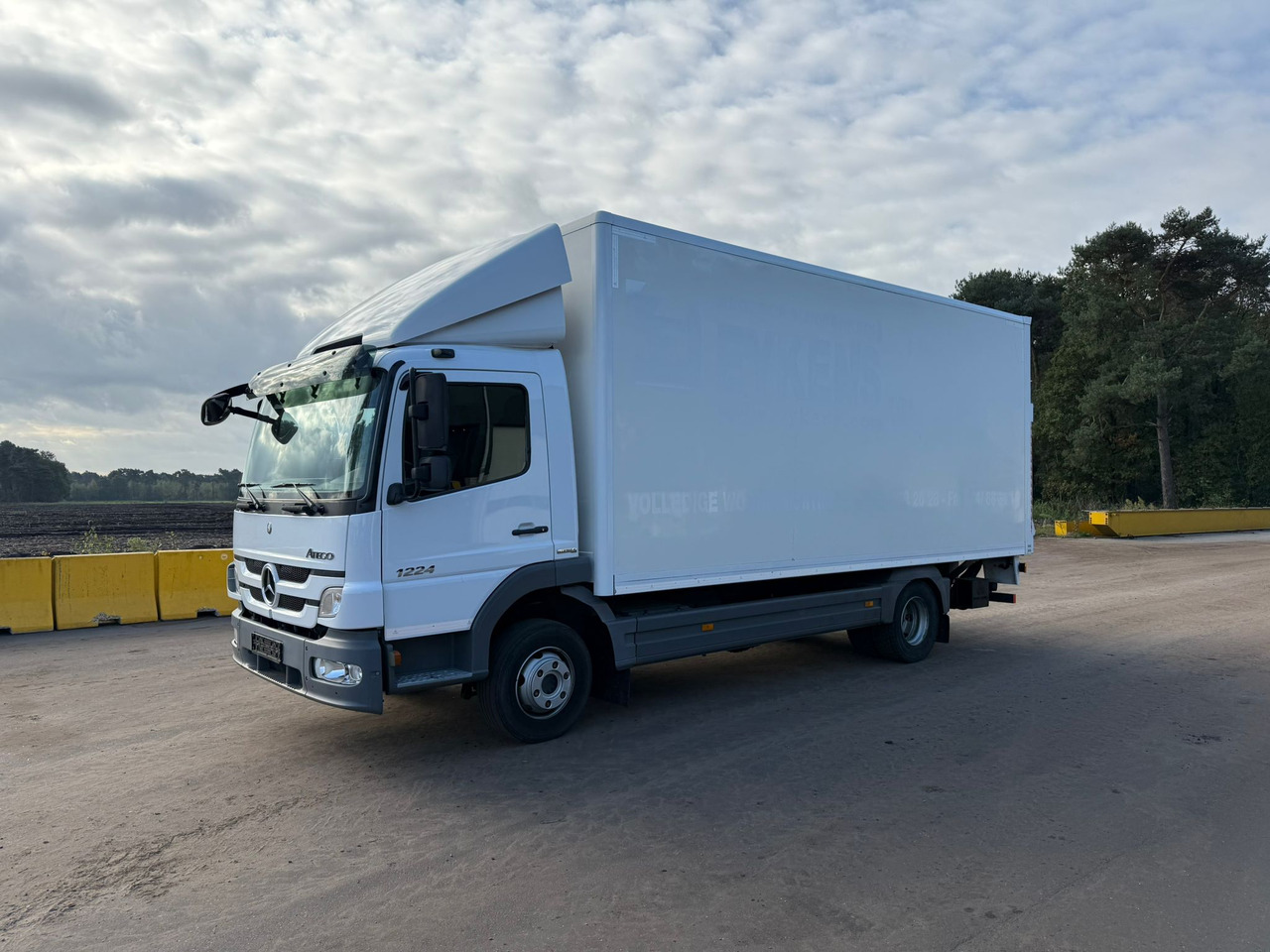 Mercedes Atego 1224 - Грузовик с закрытым кузовом: фото 1 Mercedes Atego 1224 - Грузовик с закрытым кузовом: фото 1