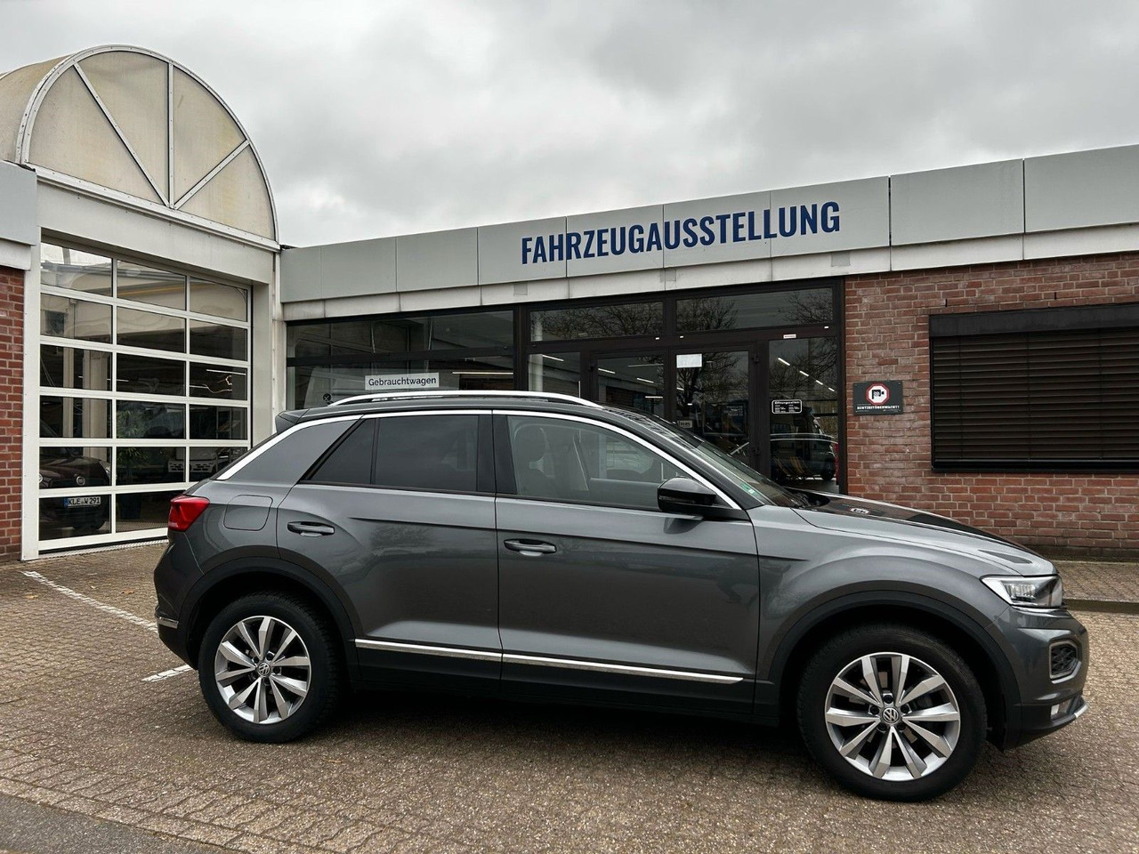 Внедорожник Volkswagen T-Roc Style: фото 1