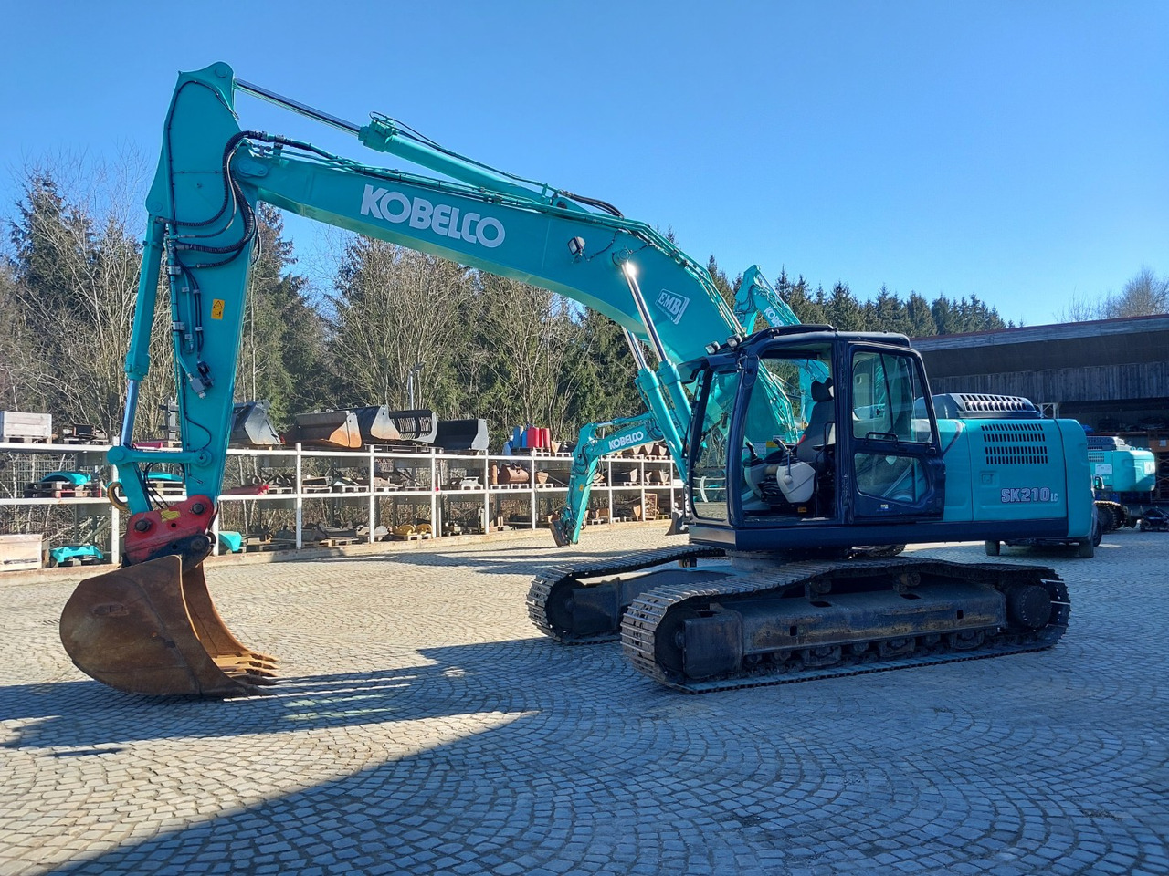 Kobelco SK210LC-10 - Гусеничный экскаватор: фото 1 Kobelco SK210LC-10 - Гусеничный экскаватор: фото 1