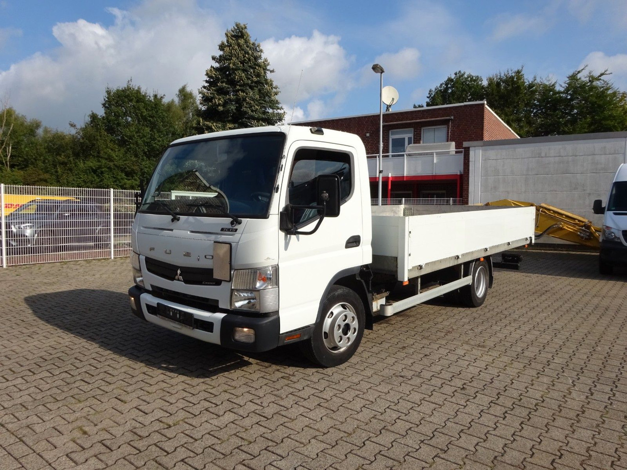 FUSO CANTER 7C15 Pritsche 4x2 - Малотоннажный бортовой грузовик: фото 3 FUSO CANTER 7C15 Pritsche 4x2 - Малотоннажный бортовой грузовик: фото 3