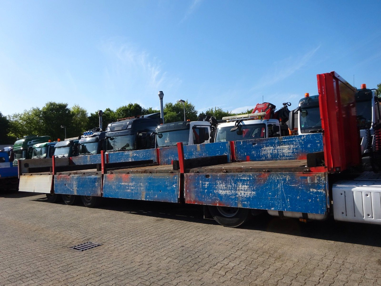 Fliegl Sattelpritsche mit Bordwänden und 3 Achsen - Полуприцеп бортовой/ Платформа: фото 3 Fliegl Sattelpritsche mit Bordwänden und 3 Achsen - Полуприцеп бортовой/ Платформа: фото 3