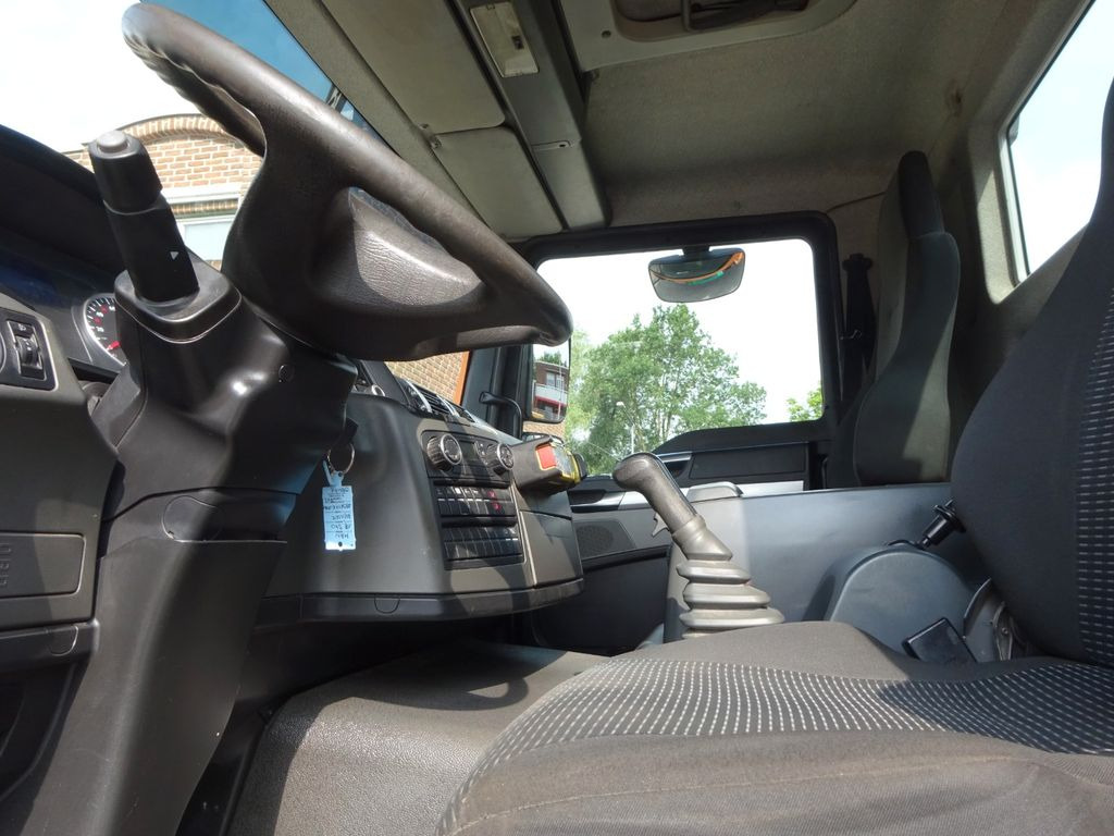 Фото интерьера 2: Портальный бункеровоз MAN 18.340 TGM MEILLER Absetzkipper 4x2 MAN 18.340 TGM MEILLER Absetzkipper 4x2 Фото интерьера 2: Портальный бункеровоз MAN 18.340 TGM MEILLER Absetzkipper 4x2 MAN 18.340 TGM MEILLER Absetzkipper 4x2