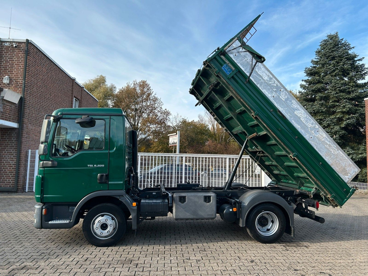 MAN 8.220 TGL MEILLER 3Skipper mit hohen Wänden - Самосвал: фото 3 MAN 8.220 TGL MEILLER 3Skipper mit hohen Wänden - Самосвал: фото 3