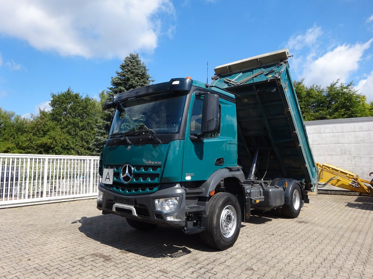 Mercedes-Benz 1833 Actros MEILLER 3Skipper 4x2 - Самосвал: фото 1 Mercedes-Benz 1833 Actros MEILLER 3Skipper 4x2 - Самосвал: фото 1