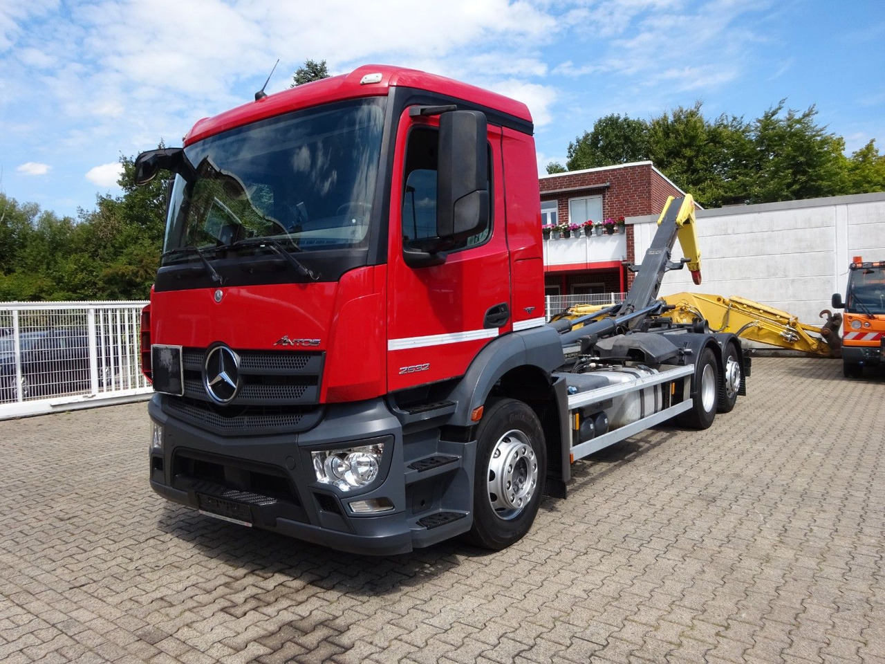 Mercedes-Benz Antos 2532 MEILLER Abroller Lift+Lenkachse 6x2 - Крюковой мультилифт: фото 1 Mercedes-Benz Antos 2532 MEILLER Abroller Lift+Lenkachse 6x2 - Крюковой мультилифт: фото 1