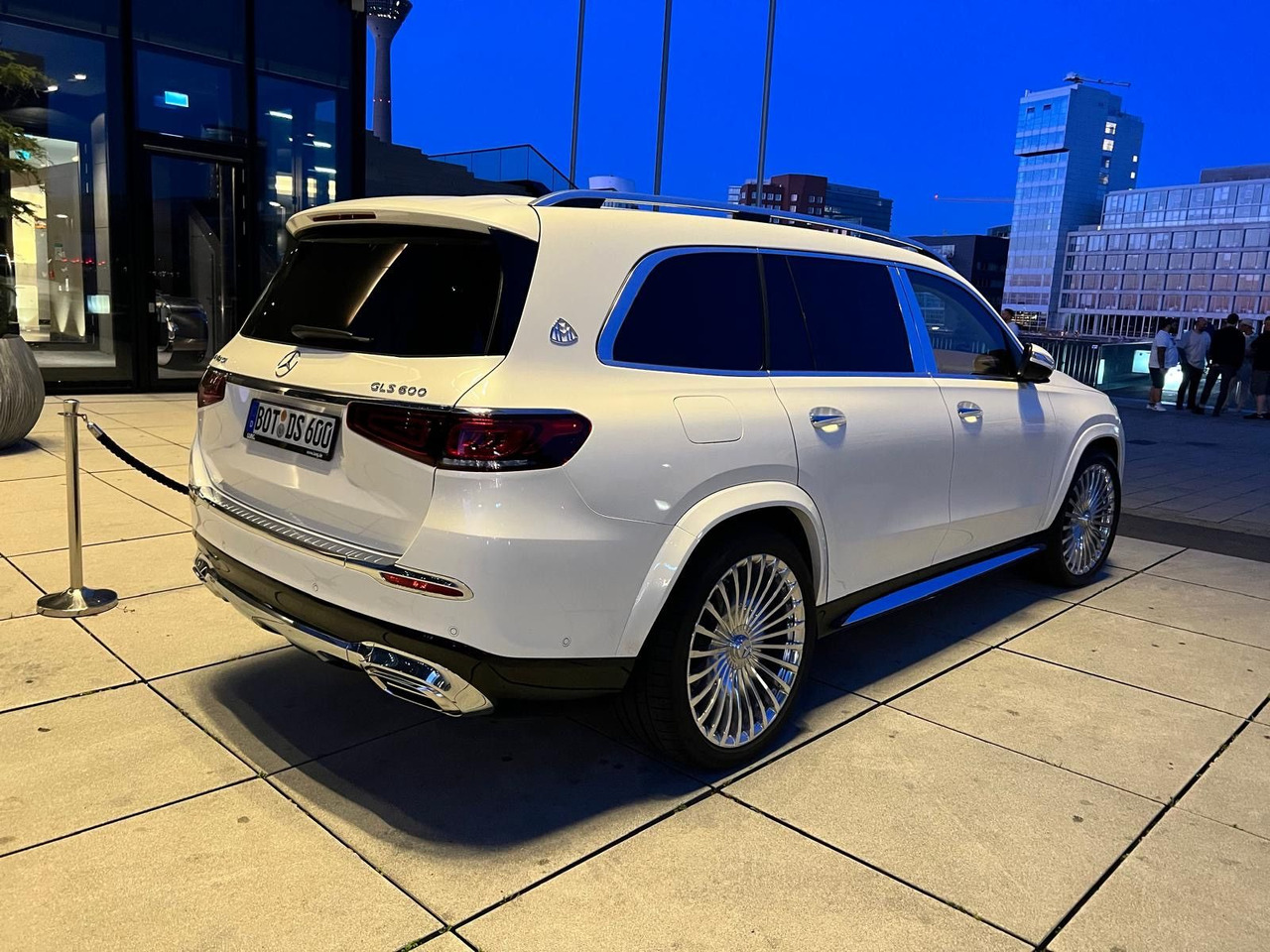 Mercedes-Benz GLS 600 Maybach 4Matic | 23 ZOLL | BURMESTER Mercedes-Benz GLS 600 Maybach 4Matic | 23 ZOLL | BURMESTER - Внедорожник: фото 5 Mercedes-Benz GLS 600 Maybach 4Matic | 23 ZOLL | BURMESTER Mercedes-Benz GLS 600 Maybach 4Matic | 23 ZOLL | BURMESTER - Внедорожник: фото 5