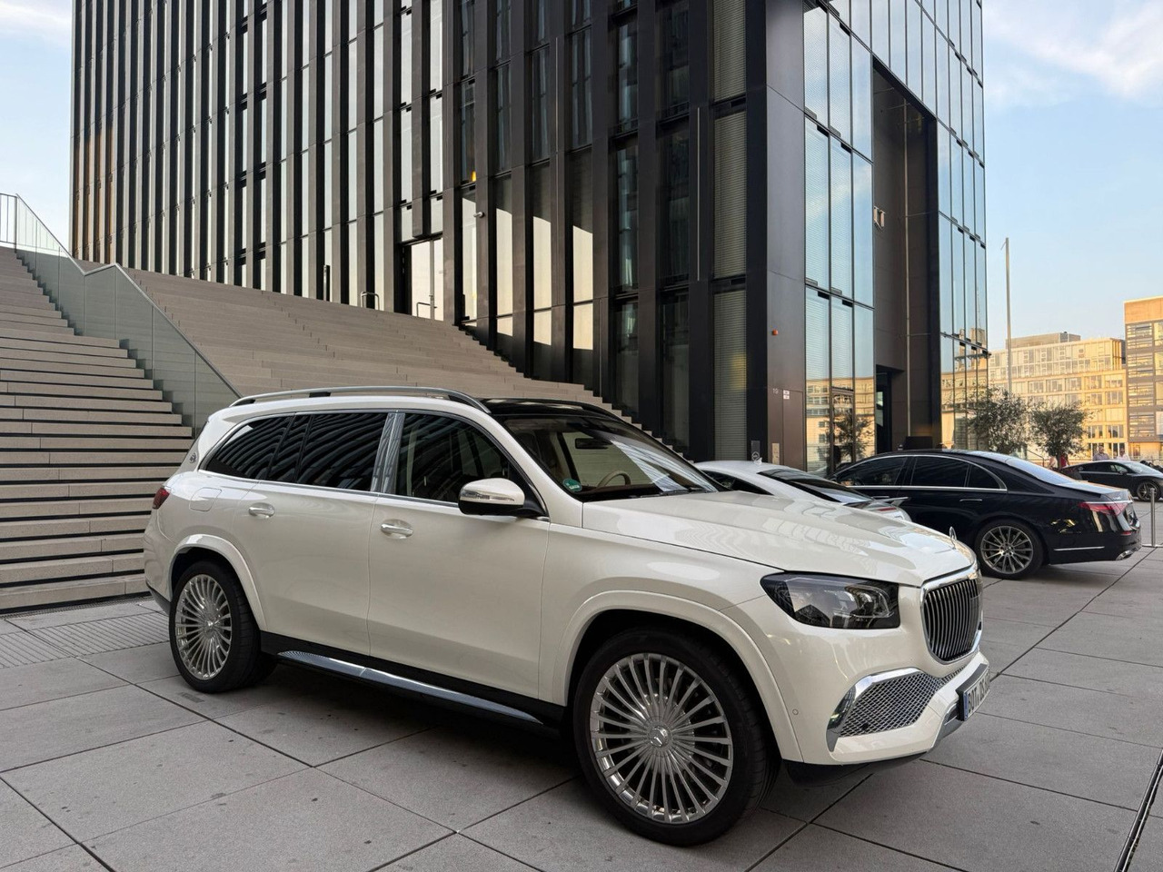 Mercedes-Benz GLS 600 Maybach 4Matic | 23 ZOLL | BURMESTER Mercedes-Benz GLS 600 Maybach 4Matic | 23 ZOLL | BURMESTER - Внедорожник: фото 3 Mercedes-Benz GLS 600 Maybach 4Matic | 23 ZOLL | BURMESTER Mercedes-Benz GLS 600 Maybach 4Matic | 23 ZOLL | BURMESTER - Внедорожник: фото 3
