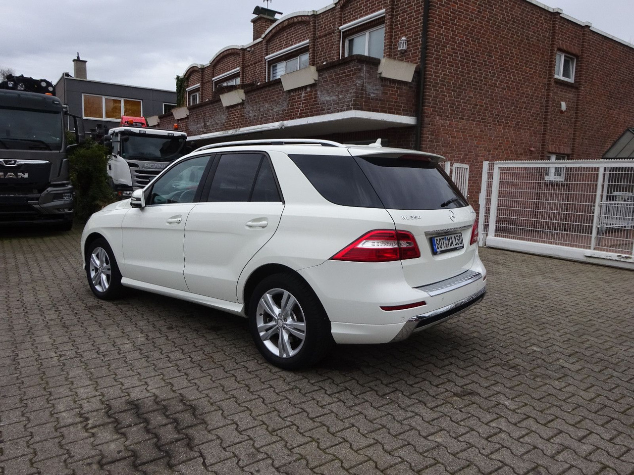 Mercedes-Benz ML 350 CDI BlueTec Mercedes-Benz ML 350 CDI BlueTec.  AMG Paket - Внедорожник: фото 4 Mercedes-Benz ML 350 CDI BlueTec Mercedes-Benz ML 350 CDI BlueTec.  AMG Paket - Внедорожник: фото 4
