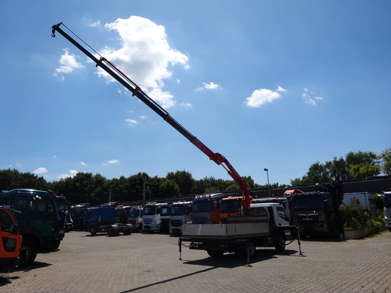 Mitsubishi Fuso Canter 7C18 + Ferrari F571 Kran - Малотоннажный бортовой грузовик: фото 4 Mitsubishi Fuso Canter 7C18 + Ferrari F571 Kran - Малотоннажный бортовой грузовик: фото 4