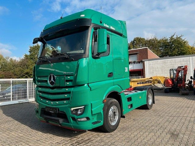 Mercedes-Benz 1851 Actros SZM mit Kipper-Pumpe MP 6 - Тягач: фото 2 Mercedes-Benz 1851 Actros SZM mit Kipper-Pumpe MP 6 - Тягач: фото 2