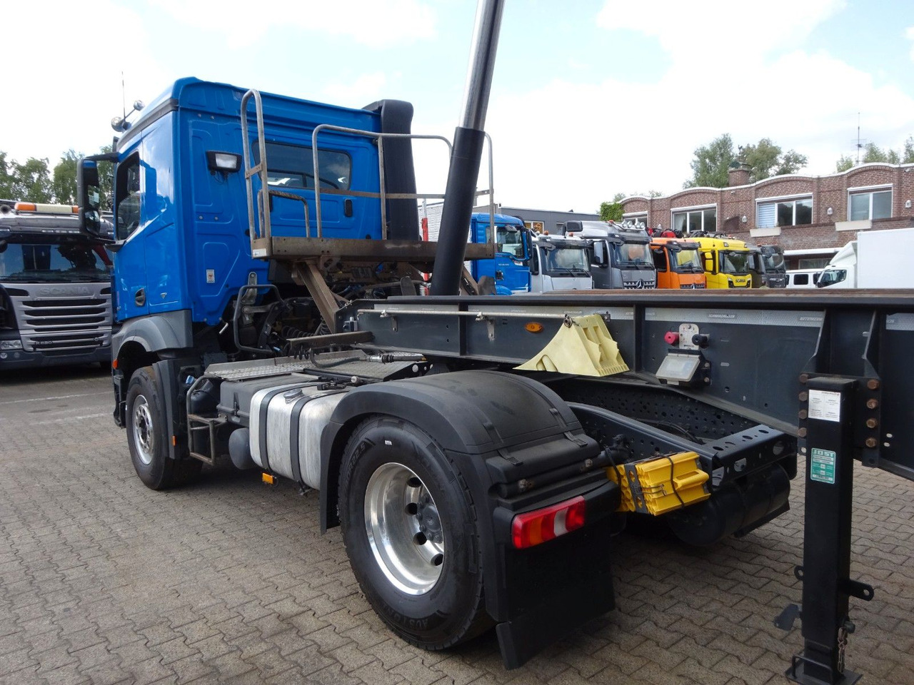 Тягач Mercedes-Benz 1853 Arocs SZM mit Kipperpumpe: фото 6
