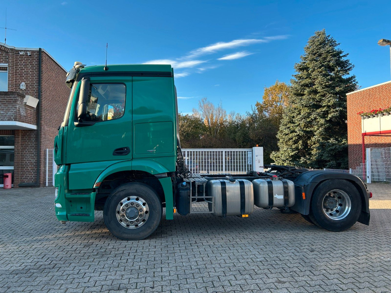 Mercedes-Benz Arocs 1845 SZM 4x4 HAD - Тягач: фото 3 Mercedes-Benz Arocs 1845 SZM 4x4 HAD - Тягач: фото 3