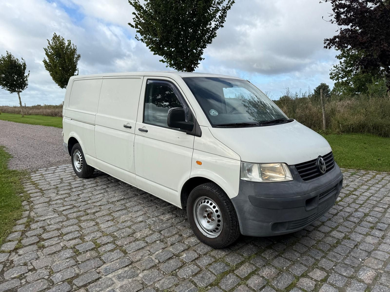 Volkswagen T5 Transporter 2.5 TDI Kasten lang - Легковой фургон: фото 1 Volkswagen T5 Transporter 2.5 TDI Kasten lang - Легковой фургон: фото 1