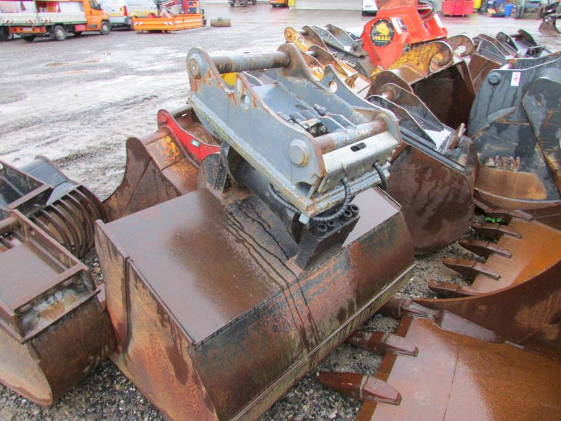 NSB E 160 Schwenktieflöffel 1400 mm OQ 65 / 7.500 - Навесное оборудование для Строительной техники: фото 1 NSB E 160 Schwenktieflöffel 1400 mm OQ 65 / 7.500 - Навесное оборудование для Строительной техники: фото 1