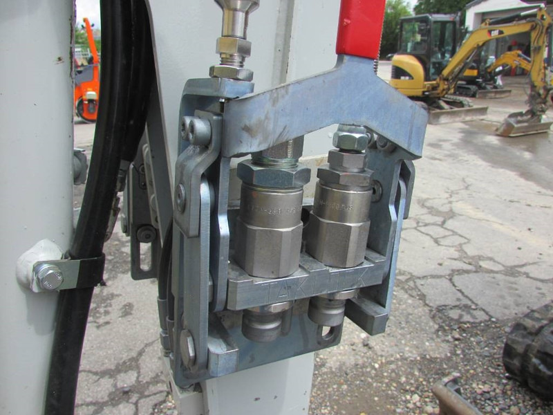 Takeuchi TB 216 V4 Minibagger 28.000 EUR - Мини-экскаватор: фото 3 Takeuchi TB 216 V4 Minibagger 28.000 EUR - Мини-экскаватор: фото 3