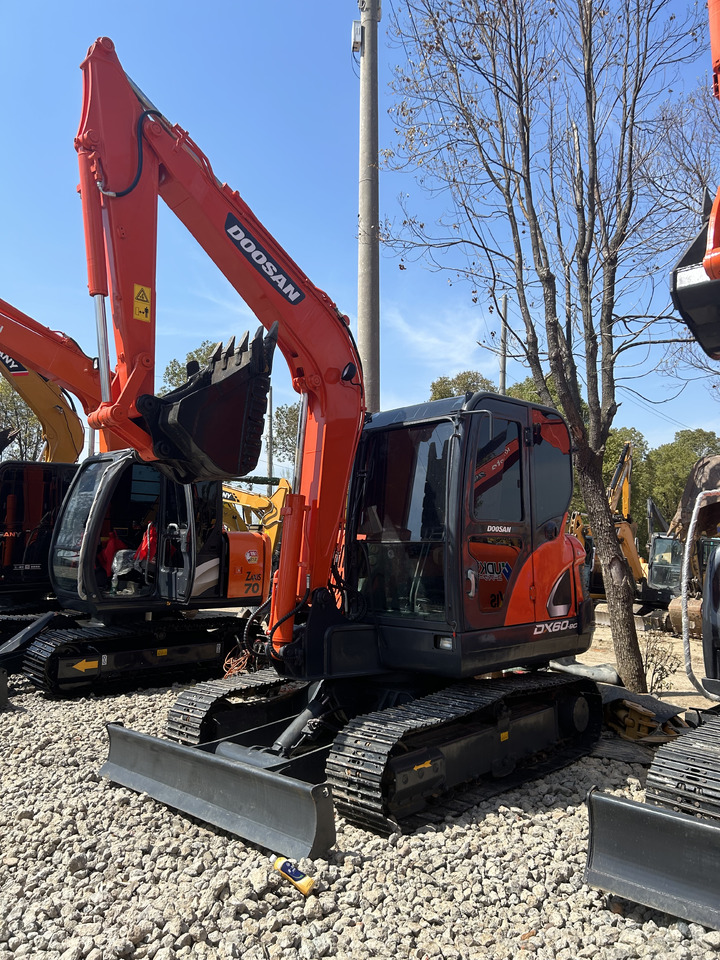Doosan DX60 - Гусеничный экскаватор: фото 3 Doosan DX60 - Гусеничный экскаватор: фото 3