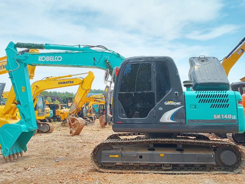 KOBELCO SK140 - Гусеничный экскаватор: фото 3 KOBELCO SK140 - Гусеничный экскаватор: фото 3