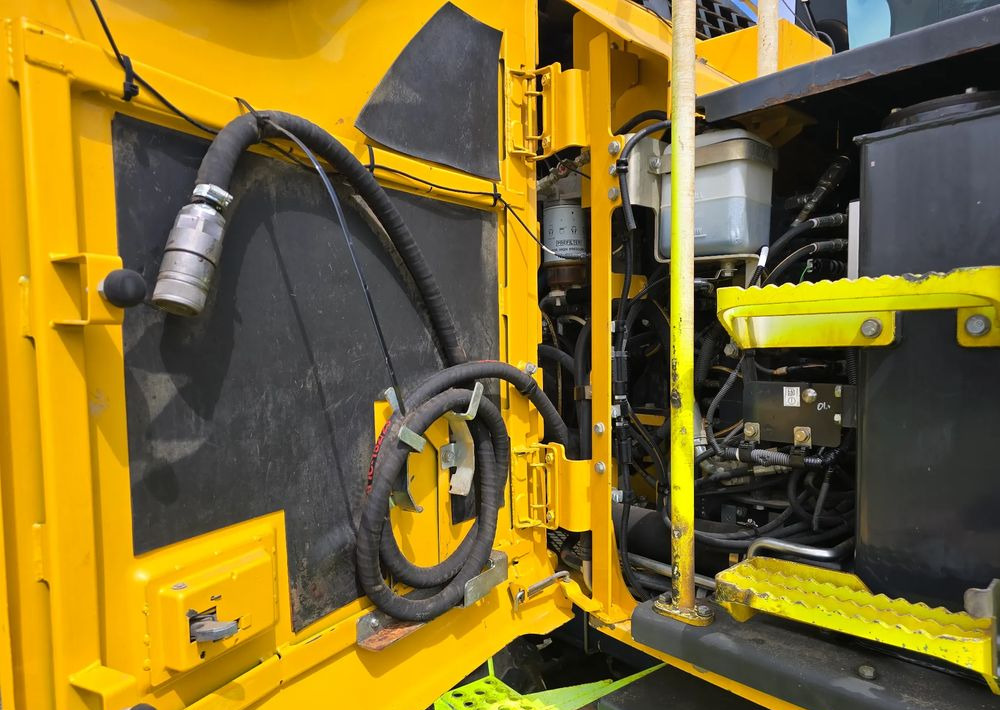 Komatsu - Колёсный экскаватор: фото 5 Komatsu - Колёсный экскаватор: фото 5