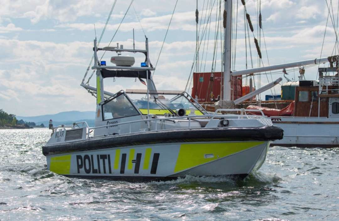 1997 Hurtiggående patruljebåt / 30 Fot / 870 HK - Другая техника: фото 3 1997 Hurtiggående patruljebåt / 30 Fot / 870 HK - Другая техника: фото 3