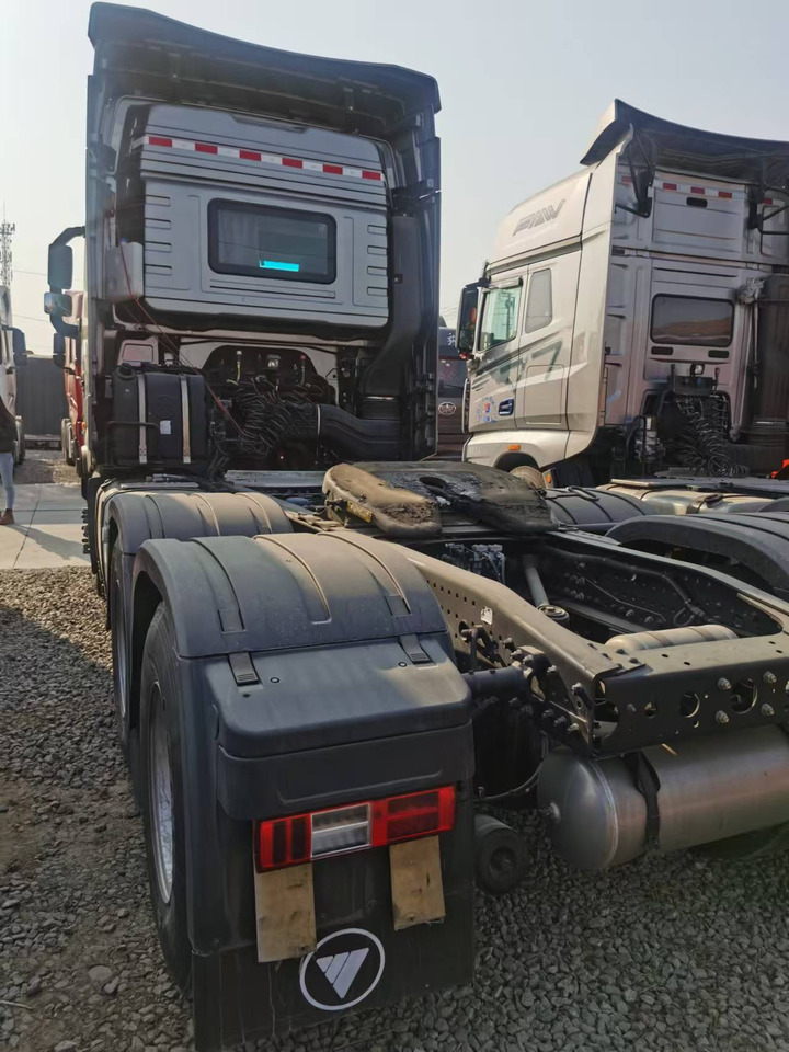 AUMAN  - Тягач: фото 3 AUMAN  - Тягач: фото 3