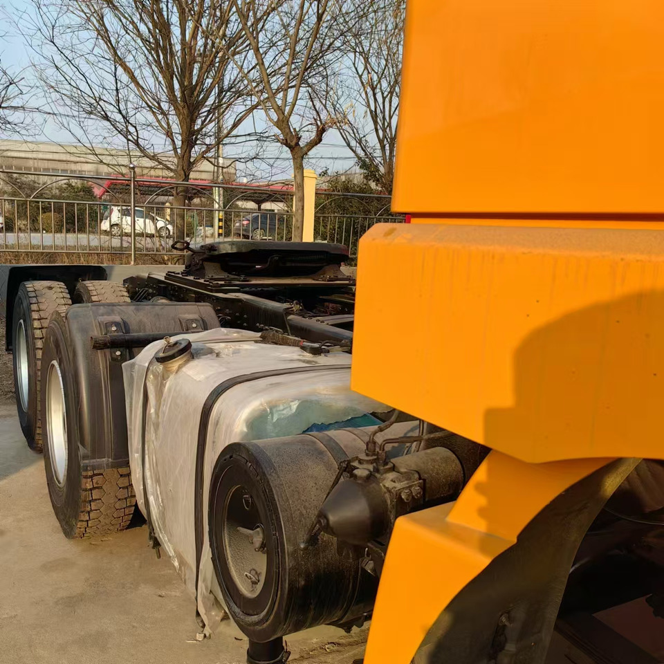 SHACMAN - Тягач: фото 2 SHACMAN - Тягач: фото 2