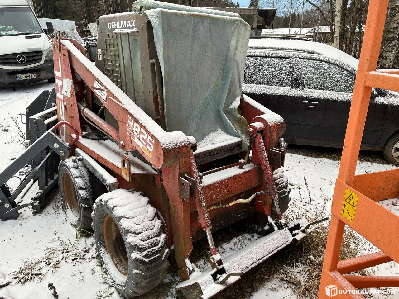 Gehl 3825 loader, Pälkäne - Мини-погрузчик с бортовым поворотом: фото 2 Gehl 3825 loader, Pälkäne - Мини-погрузчик с бортовым поворотом: фото 2