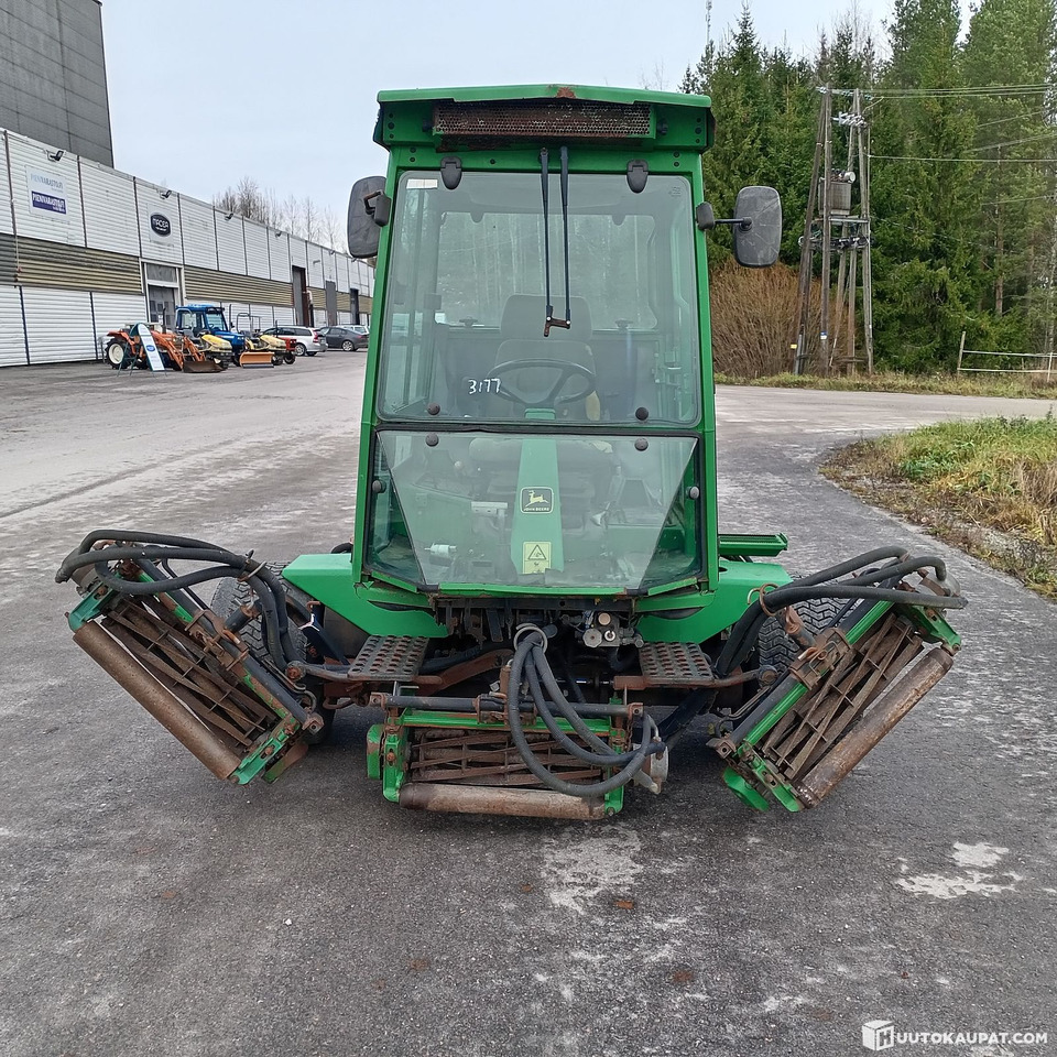 John Deere 3235 kelaleikkuri, 4 WD ja hytti, Hollola - Газонокосилка: фото 4 John Deere 3235 kelaleikkuri, 4 WD ja hytti, Hollola - Газонокосилка: фото 4