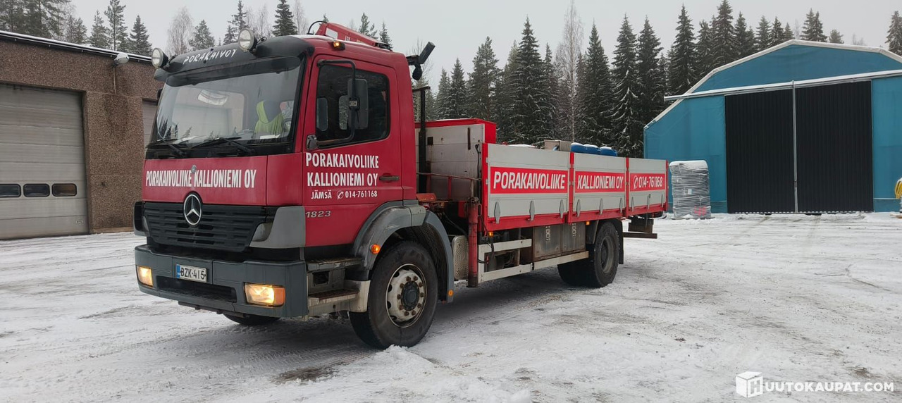 Mercedes-Benz Atego 1823, 2001, Jämsä - Грузовик бортовой/ Платформа, Автоманипулятор: фото 4 Mercedes-Benz Atego 1823, 2001, Jämsä - Грузовик бортовой/ Платформа, Автоманипулятор: фото 4