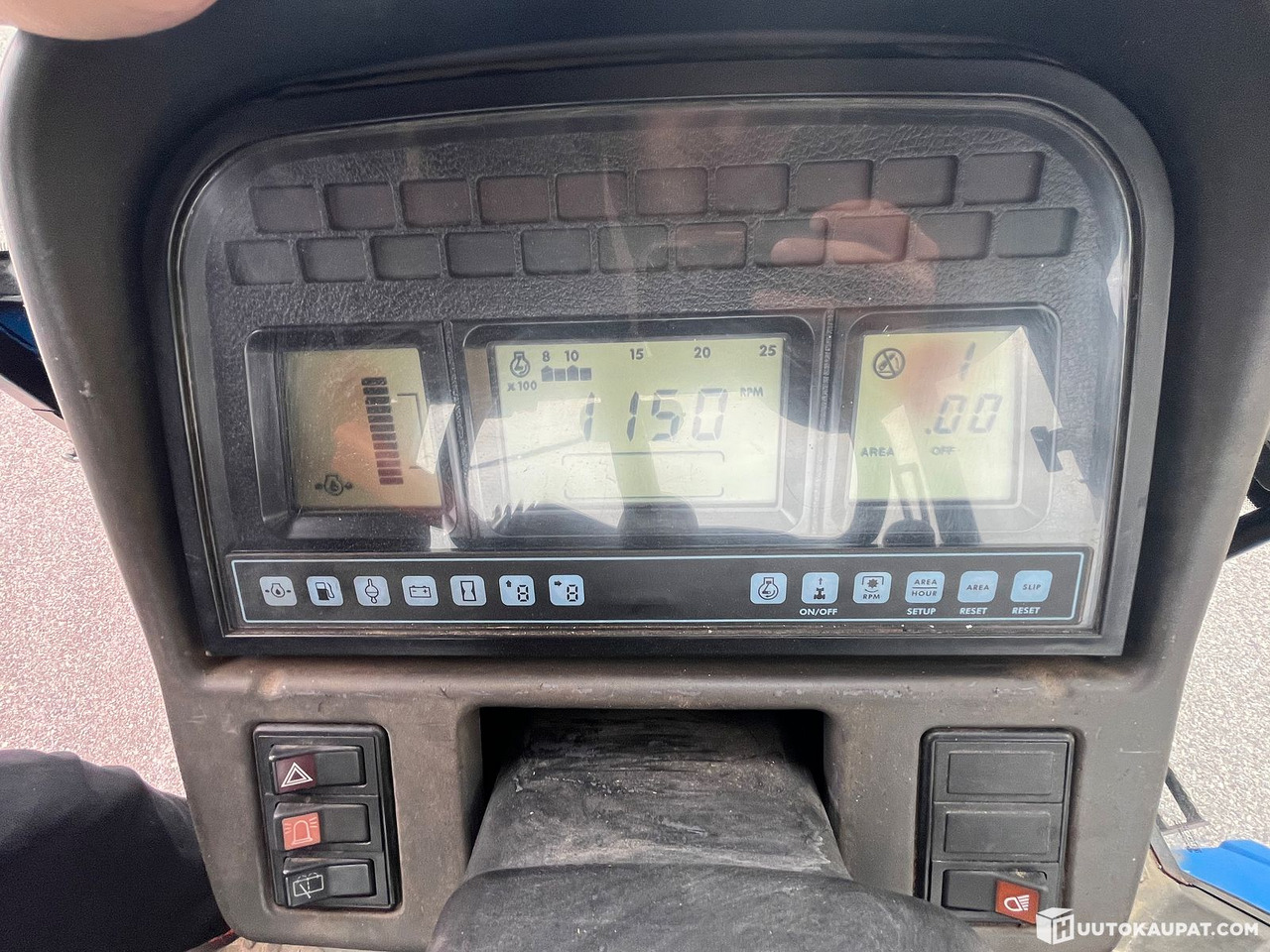 Трактор New Holland TM155 tractor with front loader, 2004, Salo: фото 34 Трактор New Holland TM155 tractor with front loader, 2004, Salo: фото 34