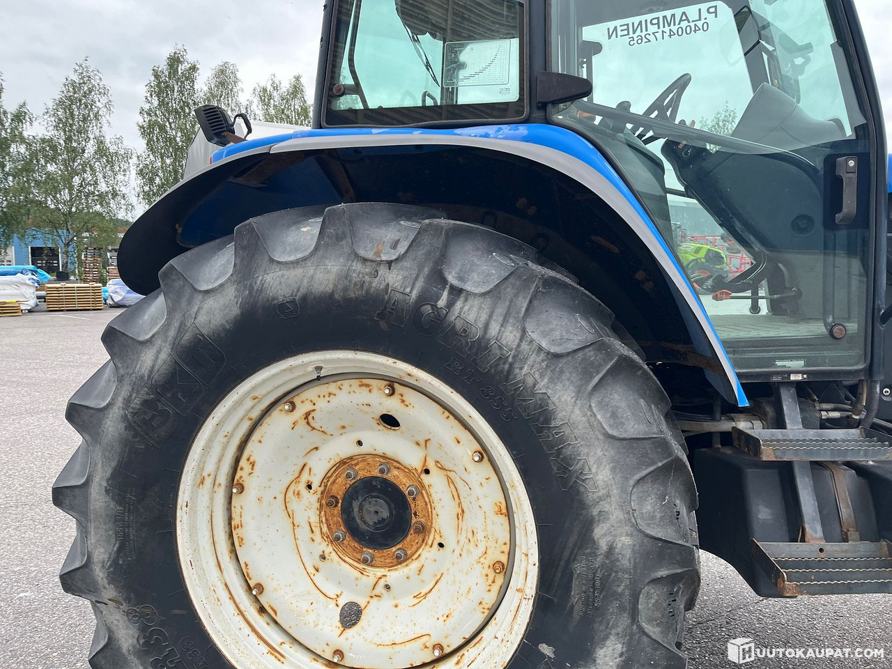 Трактор New Holland TM155 tractor with front loader, 2004, Salo: фото 16 Трактор New Holland TM155 tractor with front loader, 2004, Salo: фото 16