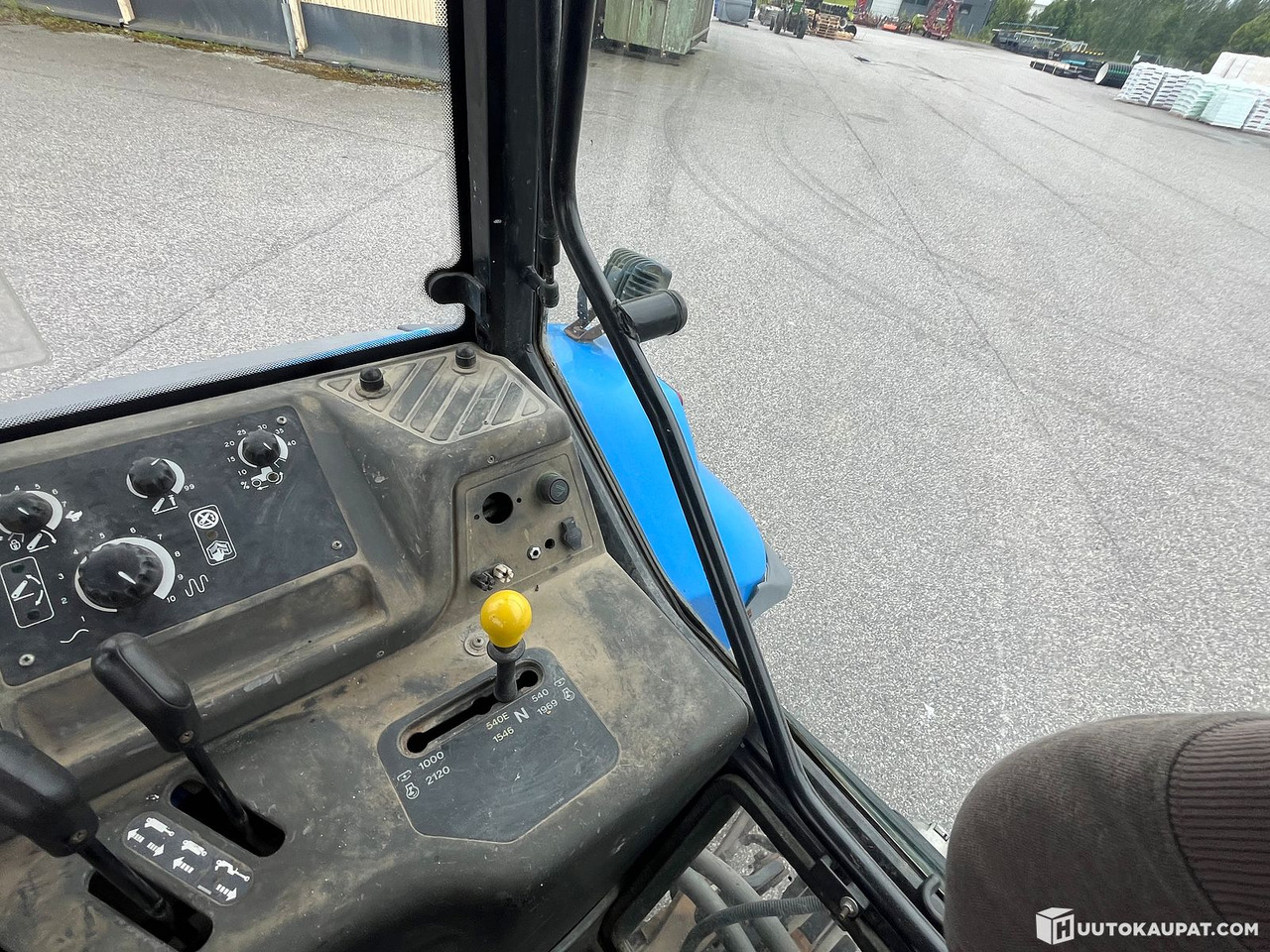 Трактор New Holland TM155 tractor with front loader, 2004, Salo: фото 28 Трактор New Holland TM155 tractor with front loader, 2004, Salo: фото 28