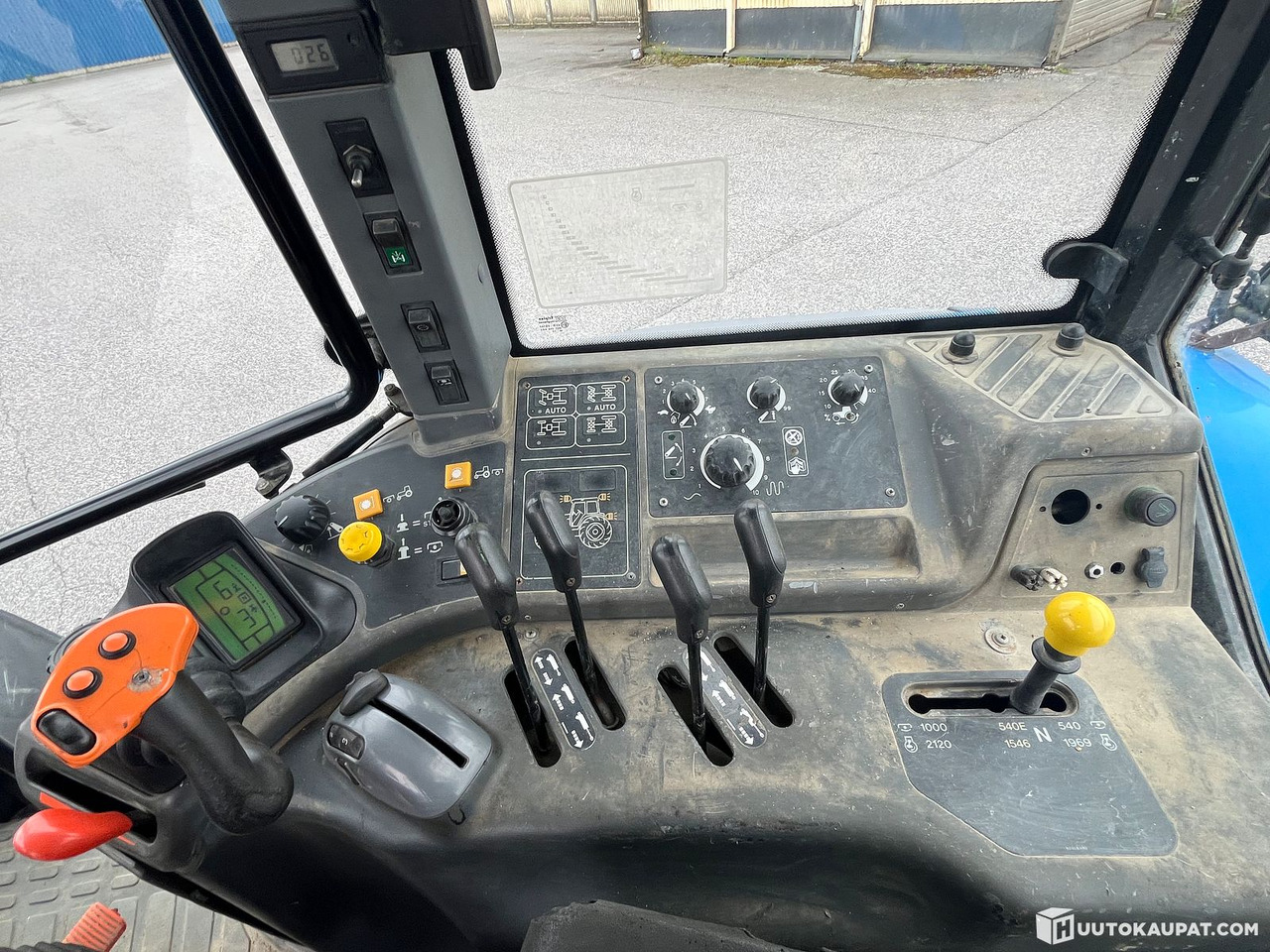 Трактор New Holland TM155 tractor with front loader, 2004, Salo: фото 29 Трактор New Holland TM155 tractor with front loader, 2004, Salo: фото 29
