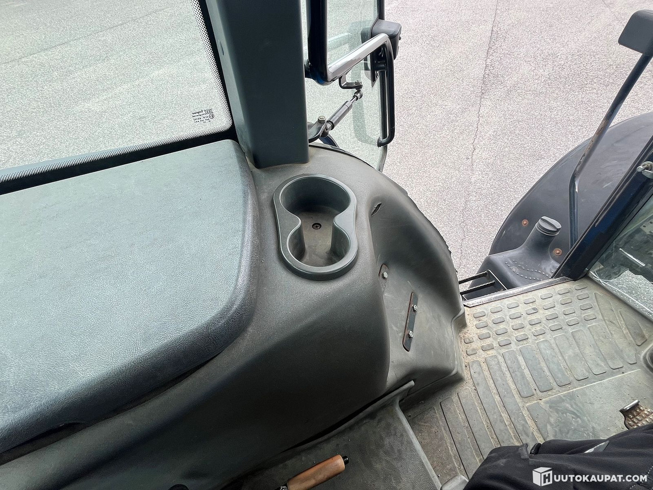 Трактор New Holland TM155 tractor with front loader, 2004, Salo: фото 32 Трактор New Holland TM155 tractor with front loader, 2004, Salo: фото 32