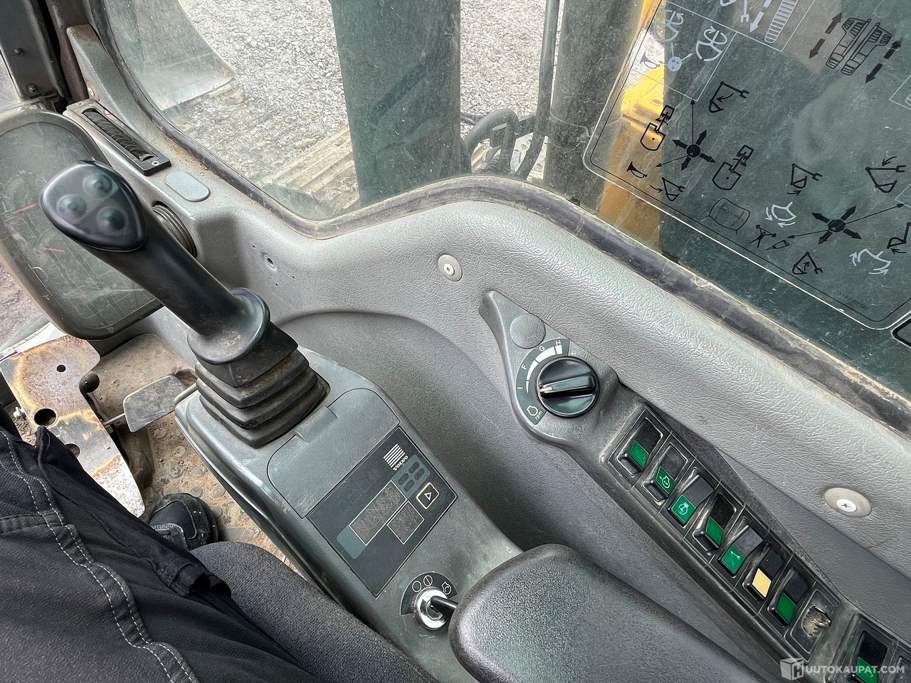 Гусеничный экскаватор Volvo EC140B, kaivinkone, lähes uudet telat, 2002, Vihti: фото 13