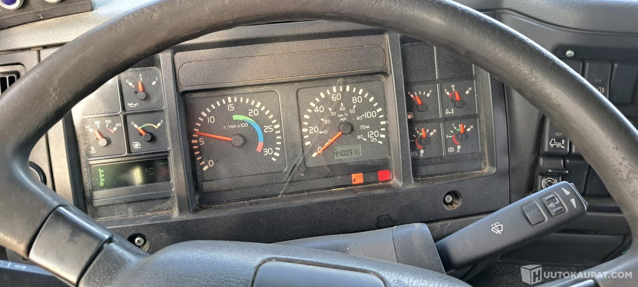 Volvo FL 220, 2000 Umpikorinen kuorma-auto, Kruunupyy - Грузовик с закрытым кузовом: фото 4 Volvo FL 220, 2000 Umpikorinen kuorma-auto, Kruunupyy - Грузовик с закрытым кузовом: фото 4
