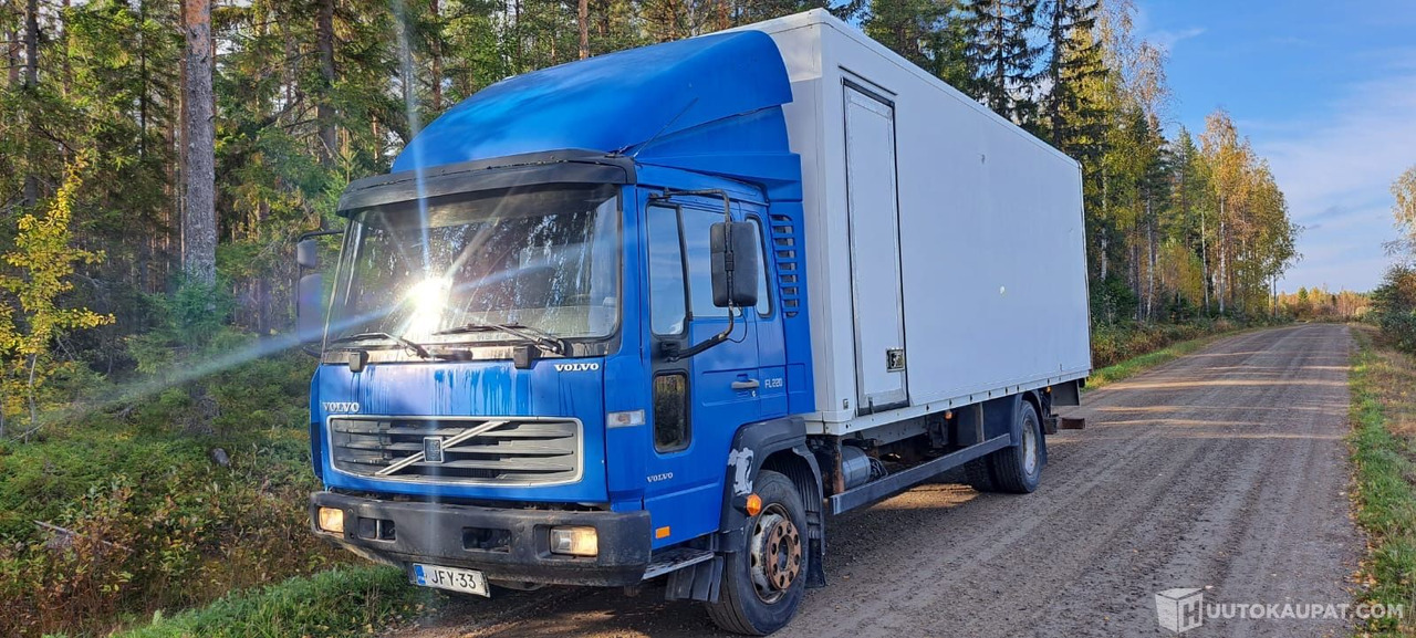 Volvo FL 220, 2000 Umpikorinen kuorma-auto, Kruunupyy - Грузовик с закрытым кузовом: фото 1 Volvo FL 220, 2000 Umpikorinen kuorma-auto, Kruunupyy - Грузовик с закрытым кузовом: фото 1