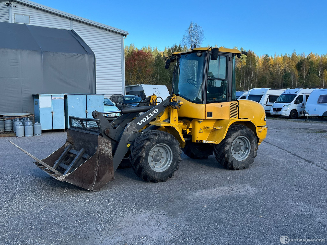 Volvo L35B Pro, pyöräkuormaaja avattavalla kauhalla ja piikeillä, 2005, Vihti - Колёсный погрузчик: фото 1 Volvo L35B Pro, pyöräkuormaaja avattavalla kauhalla ja piikeillä, 2005, Vihti - Колёсный погрузчик: фото 1