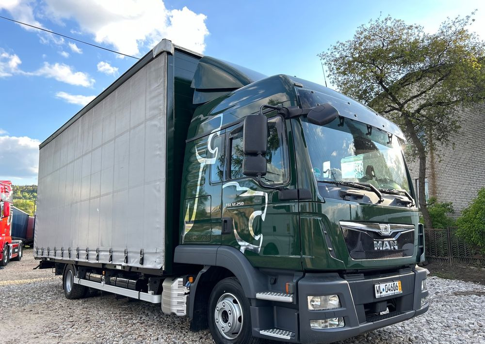 MAN TGL 12.250 GLOB UNIKAT z Niemiec BDF firanka / AUTOMAT HAK / EURO 6 / BDF 7.40 wysoki / MICHELIN 80% - Тентованный грузовик: фото 1 MAN TGL 12.250 GLOB UNIKAT z Niemiec BDF firanka / AUTOMAT HAK / EURO 6 / BDF 7.40 wysoki / MICHELIN 80% - Тентованный грузовик: фото 1
