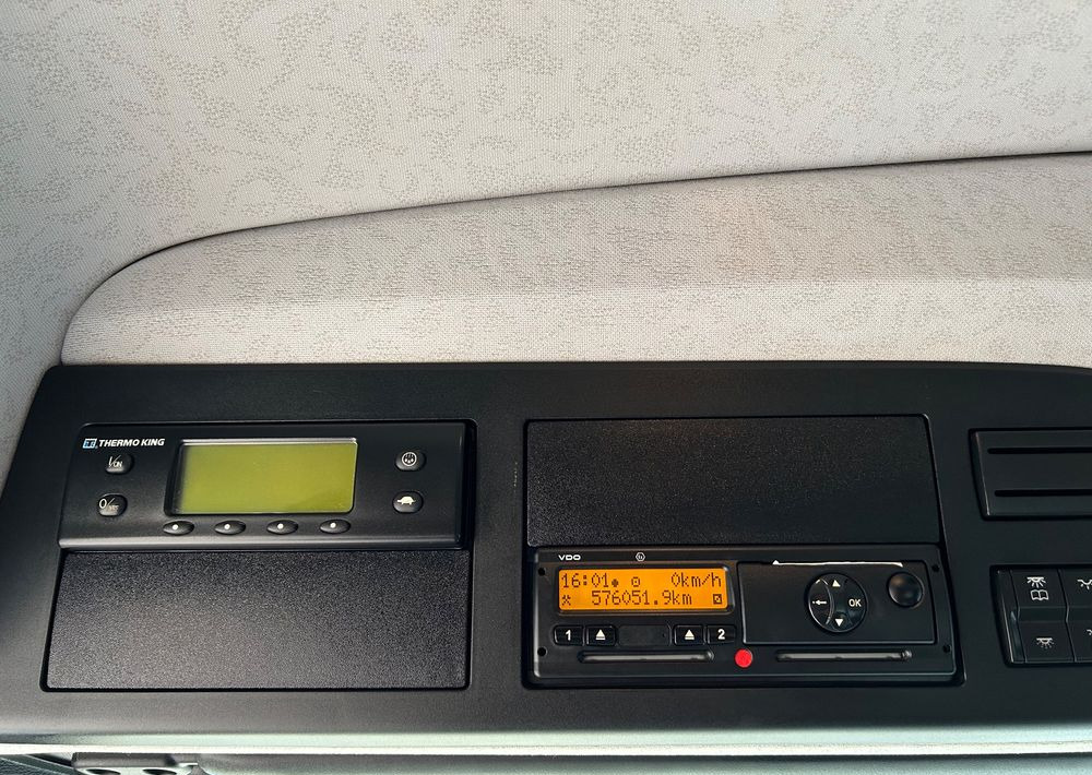 Рефрижератор Mercedes-Benz Antos 1824 THERMO King DRZWI + winda + 2x drzwi boczne / 8.3m / z Holandii / KLIMA LEKKI / Axor man Tgm T1000-R: фото 18