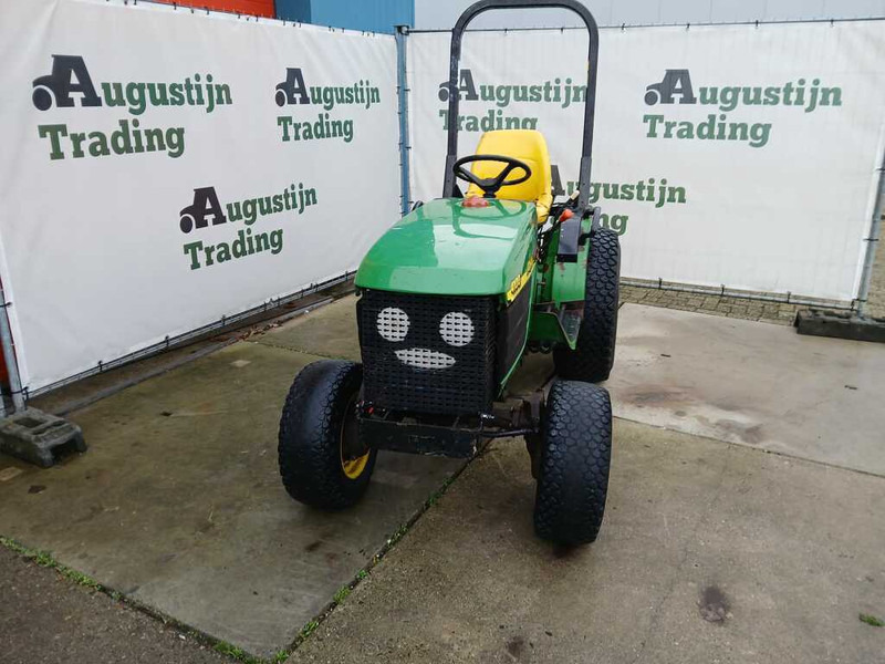 John Deere 4100 - Трактор: фото 4 John Deere 4100 - Трактор: фото 4