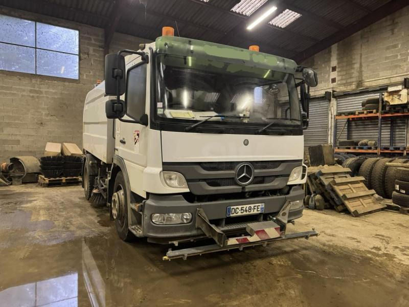 Mercedes Atego 1524 - Подметально-уборочная машина: фото 1 Mercedes Atego 1524 - Подметально-уборочная машина: фото 1