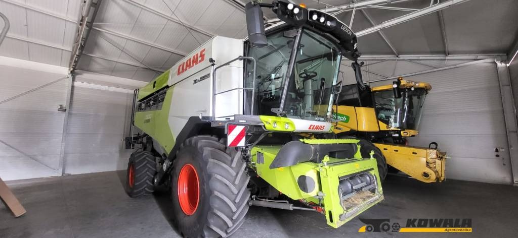 Claas Lexion 7500 + V930 - Зерноуборочный комбайн: фото 1 Claas Lexion 7500 + V930 - Зерноуборочный комбайн: фото 1