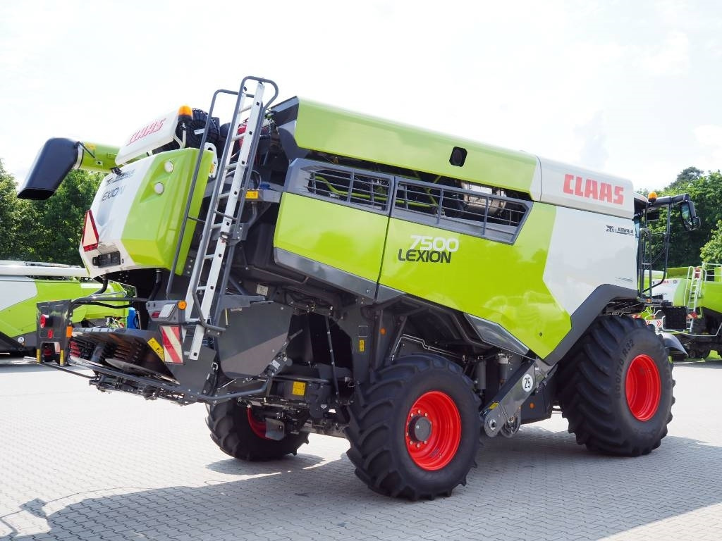 Claas Lexion 7500 + V930  - Зерноуборочный комбайн: фото 3 Claas Lexion 7500 + V930  - Зерноуборочный комбайн: фото 3