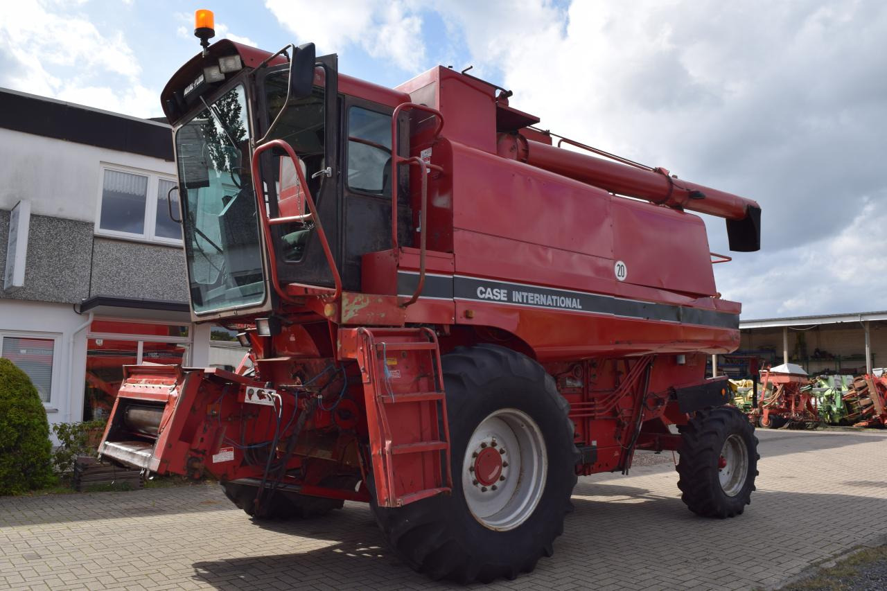 Case-IH 1680 Axial - Зерноуборочный комбайн: фото 1 Case-IH 1680 Axial - Зерноуборочный комбайн: фото 1