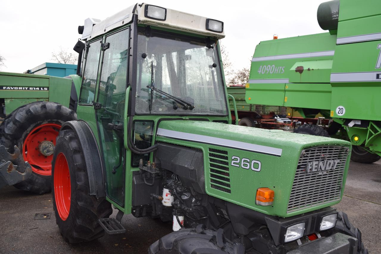 Fendt Farmer 260 V *Schmalspur* - Трактор: фото 2 Fendt Farmer 260 V *Schmalspur* - Трактор: фото 2