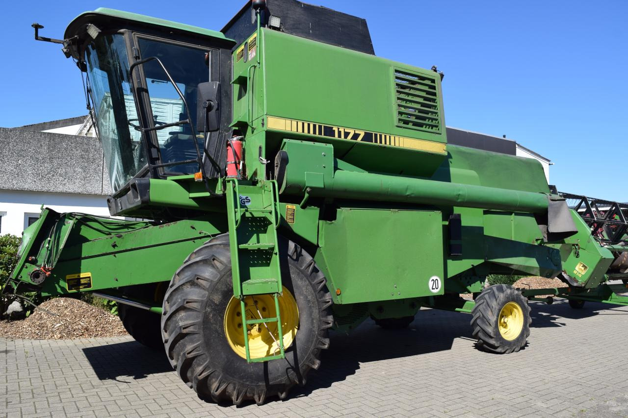 Зерноуборочный комбайн John Deere 1177: фото 1
