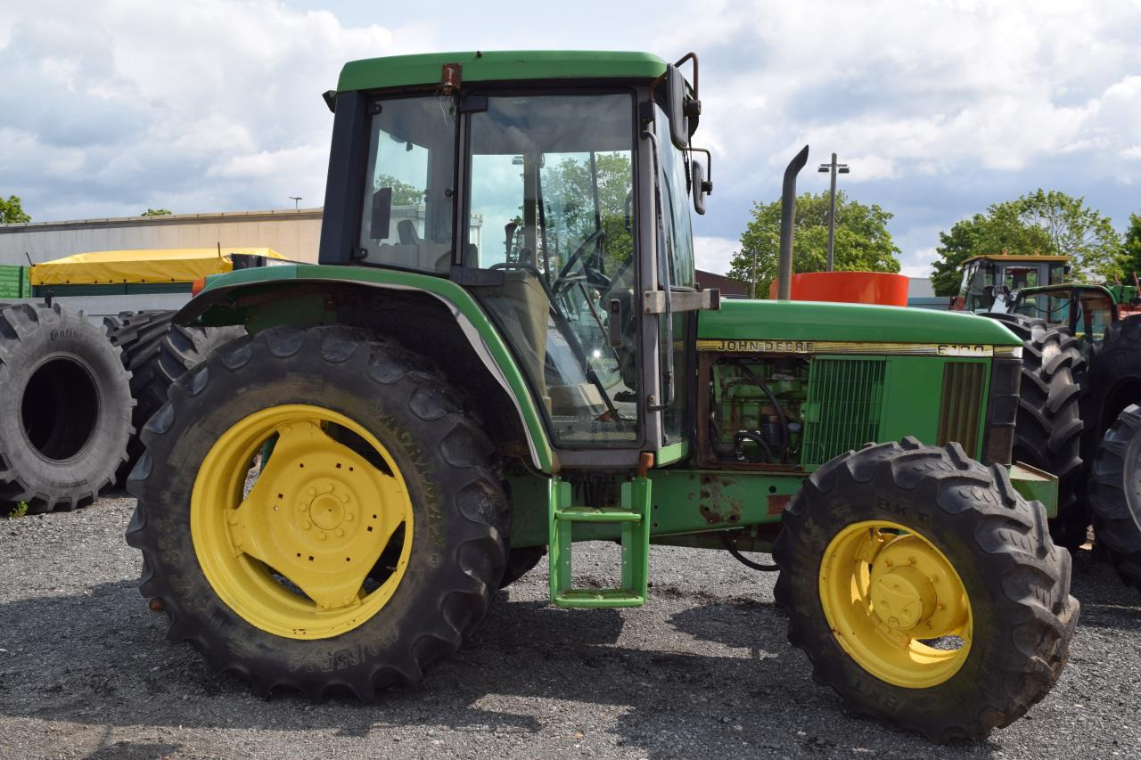 John Deere 6100 - Трактор: фото 1 John Deere 6100 - Трактор: фото 1